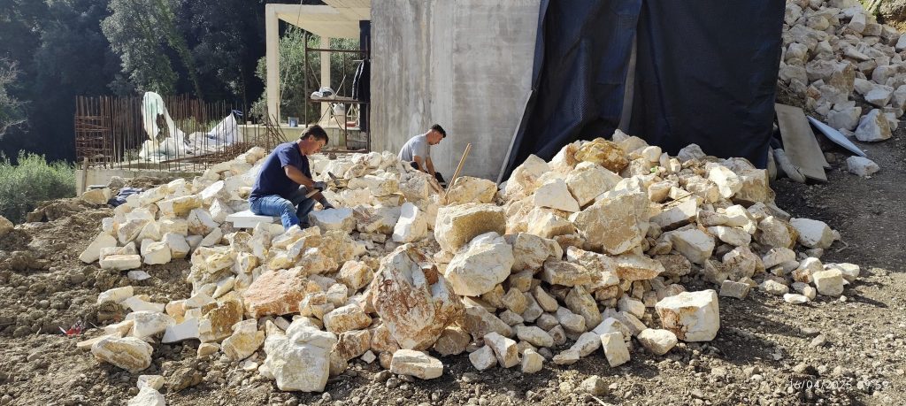 Stone walls. Electricity. Roof got stuck. #week 76